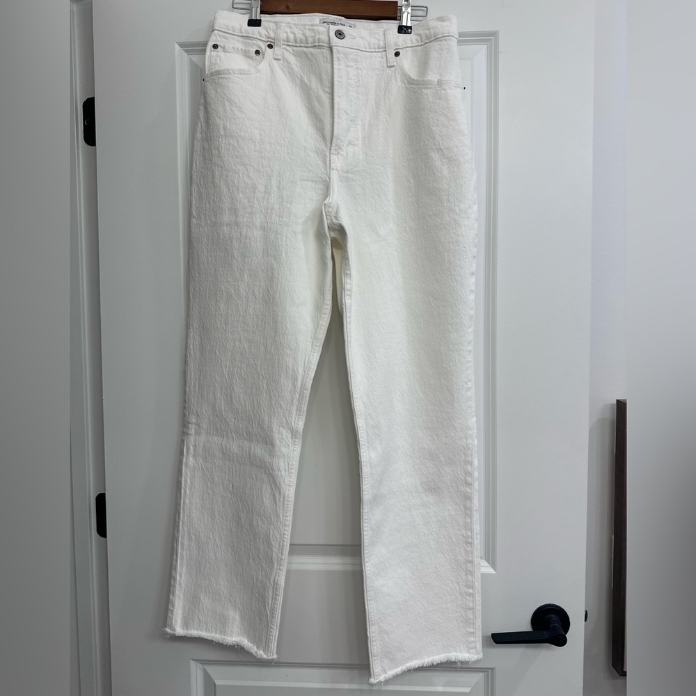 Abercrombie & Fitch Curve Love 90s Straight Ultra High Rise Jeans - Picture 4 of 7